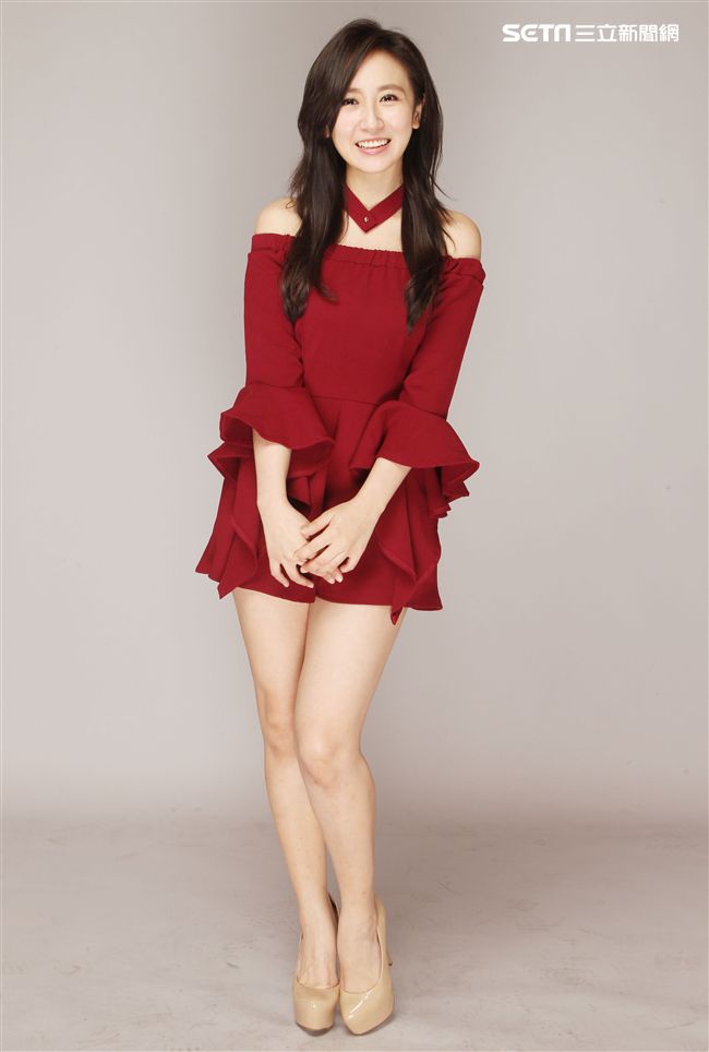 正妹蔡允潔火辣身材、傲人雙峰經常成為焦點。（記者邱榮吉/攝影）