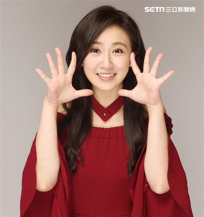 正妹蔡允潔火辣身材、傲人雙峰經常成為焦點。（記者邱榮吉/攝影）