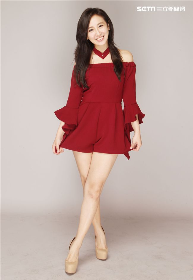 正妹蔡允潔火辣身材、傲人雙峰經常成為焦點。（記者邱榮吉/攝影）