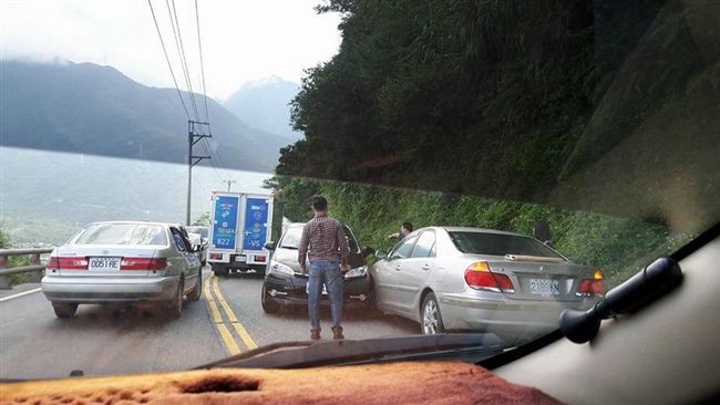 蘇花才剛開通　又被三寶逆向車禍塞住