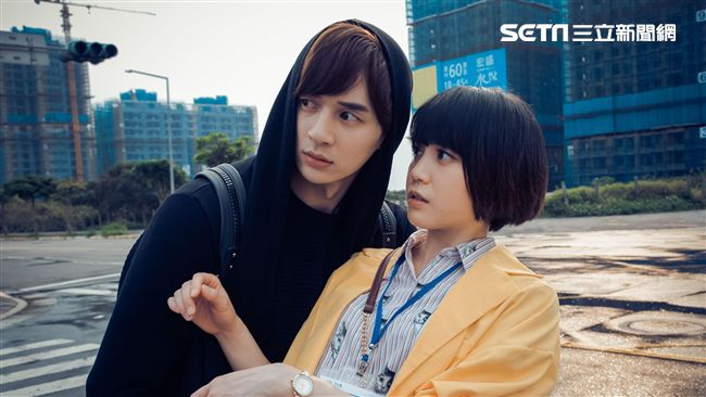 護仆街程予希　張軒睿狂練手臂二頭肌