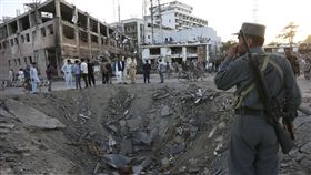 喀布爾驚爆 多國使館受損80死350傷_美聯社/達志影像