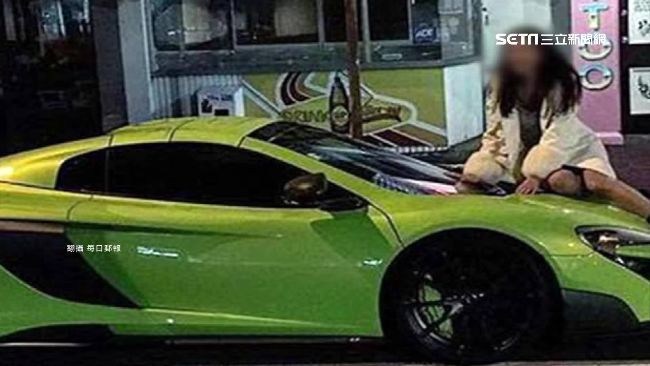 女爬超跑拍炫耀照　車主氣炸網友惡搞