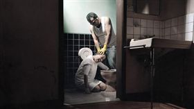 女攝影師，同性戀治療所，照片（圖／翻攝自環球報）