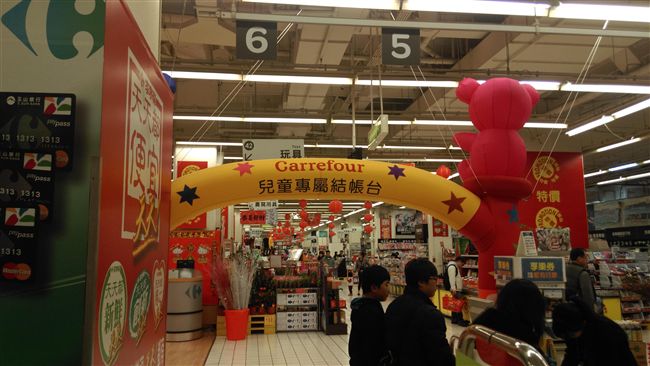 女童弄丟禮券　賣場經理這樣做超暖心