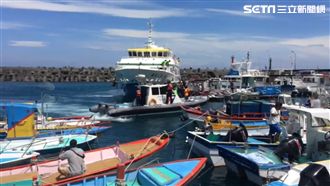 綠島之星蘭嶼停靠　疑強風偏離撞漁船