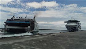 蘇花公路中斷，麗娜輪。翻攝蔡英文臉書