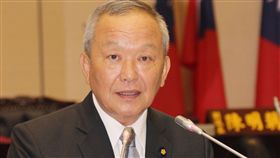 苗栗縣政府負債逾新台幣600億元，縣長徐耀昌（圖）1日表示，上任2年多來積極開源節流，已減債26億餘元，其中應支付各鄉鎮市款項均已支付完畢，「積欠鄉鎮市公所的債，已經還完了」。中央社記者管瑞平攝　106年6月1日