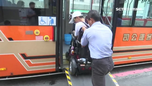 身障者搭公車　司機碎念「浪費時間」