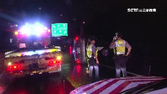 酒測值超高！醉男失控自撞困車內