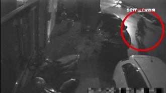 醉男一時興起　竟騎單車趁機襲胸