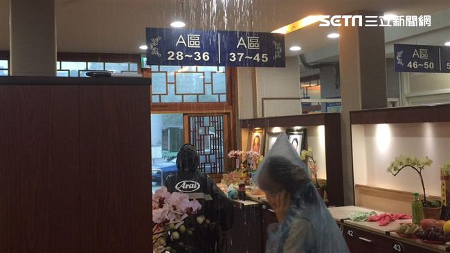 第一殯儀館漏水成災　死者牌位全遭殃