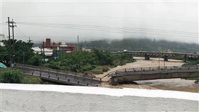 新北市金山區磺溪橋斷裂／中央社