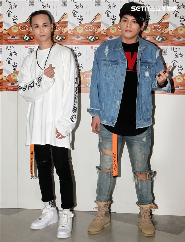 嘻哈團體「Under Lover」胡睿兒、楊琳擔任公益大使，關懷無家可歸的監獄寶寶，我挺你，下廚打造「親子丼」，上街募集1000個「我挺你」。（記者邱榮吉/攝影