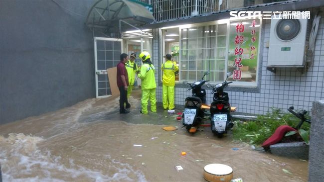 暴雨灌進幼兒園　警消疏散53學童