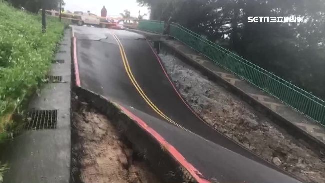 基隆公園地基被掏空　馬路幾乎遭掀起