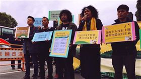 傳統領域,排除私有地,原轉小教室,駐紮,一百天,豪大雨,中正一分局,天降大雨,凱道,帳篷,原住民,部落,彩繪石,獨木舟-翻攝自馬躍．比吼 Mayaw Biho臉書