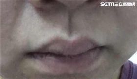 大叔告白竟是舔人中摸大腿，結果挨告了。（示意圖）