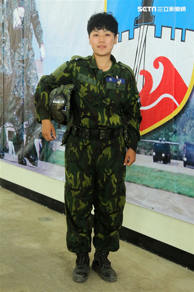 陸軍M60A3戰車正妹駕駛吳寀彤，參與漢光33號演習。（記者邱榮吉/攝影）