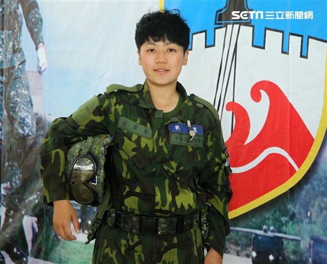 陸軍M60A3戰車正妹駕駛吳寀彤，參與漢光33號演習。（記者邱榮吉/攝影）