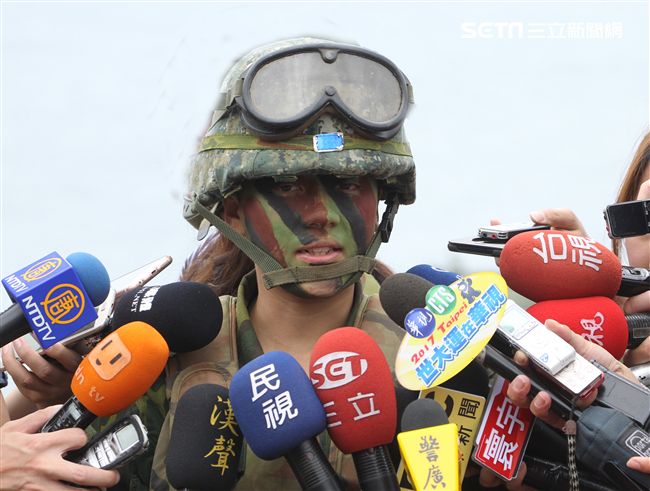 陸軍M60A3戰車正妹駕駛吳寀彤，參與漢光33號演習。（記者邱榮吉/攝影）