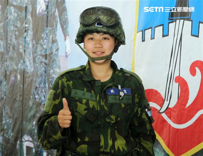 陸軍M60A3戰車正妹駕駛吳寀彤，參與漢光33號演習。（記者邱榮吉/攝影）