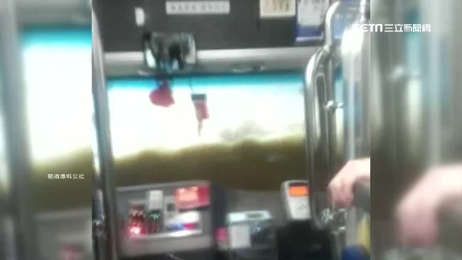 把公車當船開　司機敢這麼做有原因
