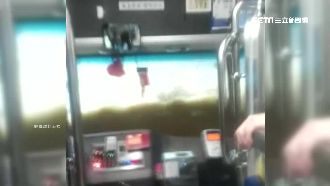 把公車當船開　司機敢這麼做有原因