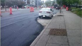 加拿大,蒙特婁,鋪路,道路施工,柏油路,偷懶,電動方程式　圖／翻攝自臉書