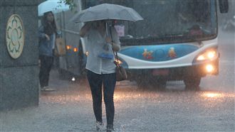 大雨直直落　新北、桃苗淹水一級警戒