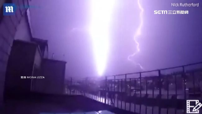 觀景塔i360遭雷劈　爆紫光超震撼