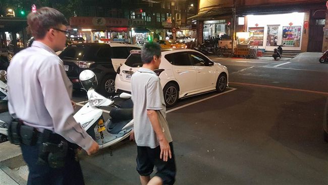 竊賊偷輪圈　沒賣成反遭「同業」幹走