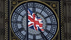 英國倫敦、國會大廈、西敏寺、英國國旗、大笨鐘（圖／路透社／達志影像）
