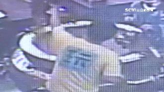 男穿《玩很大》偷關公像　瞎扯陪聊天