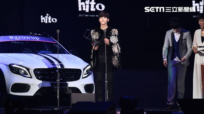 畢書盡奪人氣獎　全場合唱經典名曲