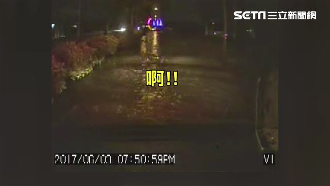 救護車涉水救人　慘拋錨「反被救」！