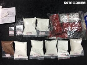 警方在屋內發現大量毒品。（圖／翻攝畫面）