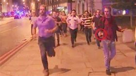 英國倫敦橋遭恐攻 淡定哥拿啤酒逃生／推特