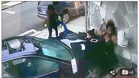 美國汽車撞小孩！婦人衝上前擋住　救了人自己卻重傷(圖/翻攝自每日郵報)