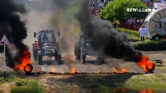 俄農耕機越野賽　泥巴賽道競速超刺激