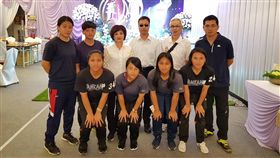 曾受豬哥亮資助  小球員赴靈前感恩拈香(圖/中央社)