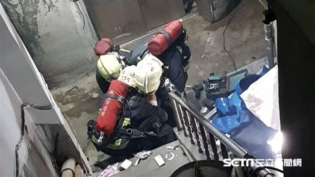 疑因冷媒外洩　2男聞氣昏迷電梯前