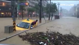 基隆這樣防洪　遇電桿留縫隙恐白做工