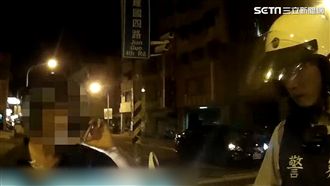 媽寶毒蟲騎車被攔查　媽到場崩潰