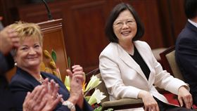 蔡英文總統接見「國際同濟會世界總會長暨台灣總會理監事首席幹部」一行。總統府提供