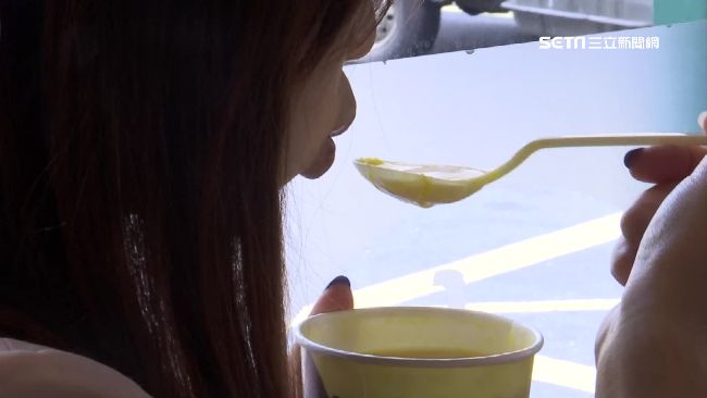 嚇！喝完湯　驚見杯底寫「請勿使用」