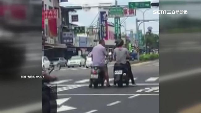 疑為後照鏡動肝火　2騎士停路中大吵