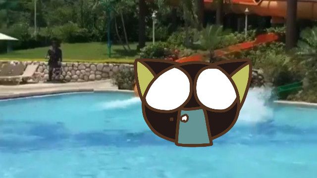 男子用屁股衝浪！成功滑過泳池水面