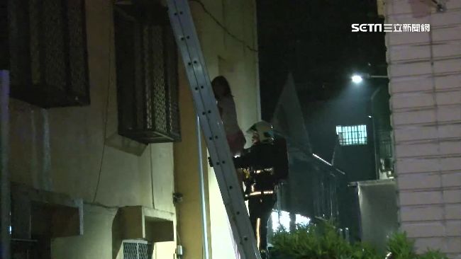 深夜民宅竄火舌　母女三人送醫兩命危