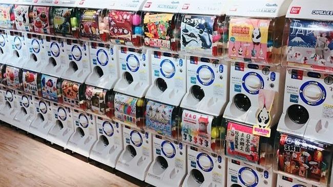 遊沖繩轉扭蛋　男誤踩紅線遭海關沒收